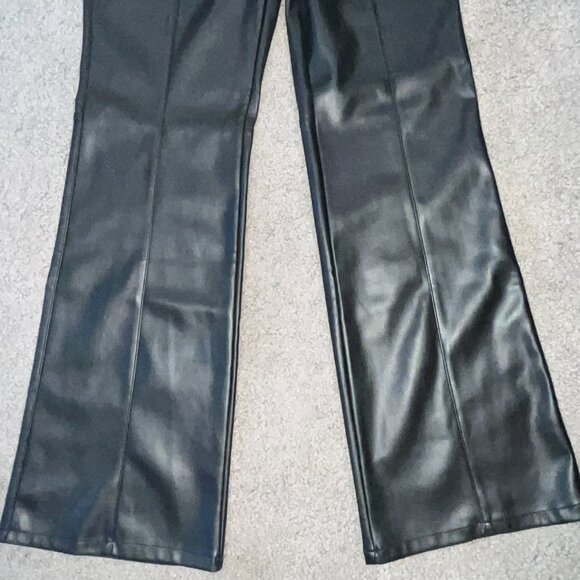 WE THE FREE UPTOWN BLACK VEGAN LEATHER HIGH RISE SLIM FLARE PANTS TROUSERS EUC 4 - Picture 4 of 14